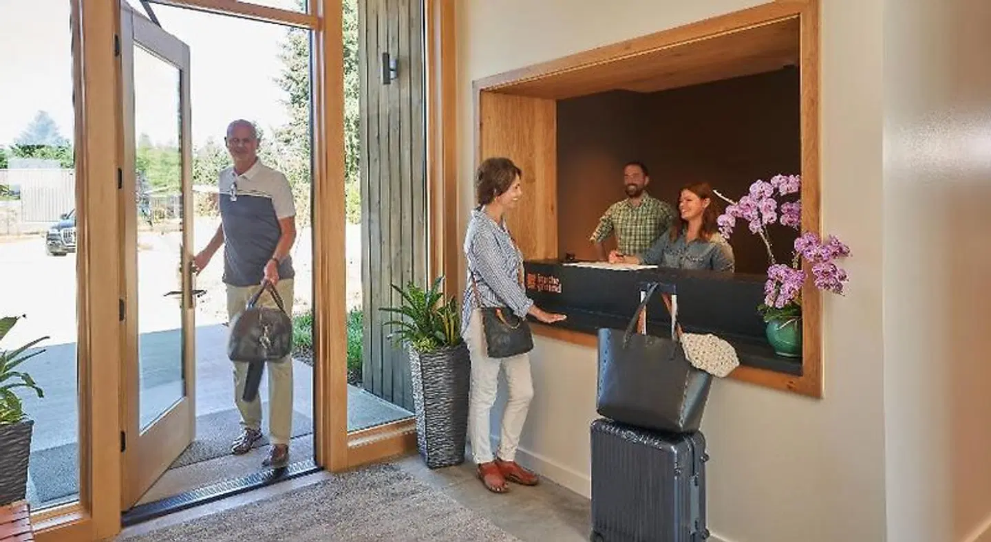 Inn the Ground LOUNGE_LOBBY