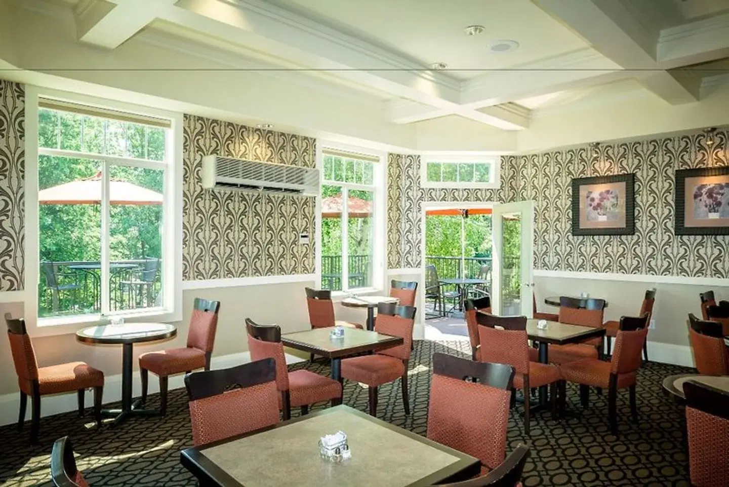 Plaza Inn & Suites at Ashland Creek LOUNGE_LOBBY