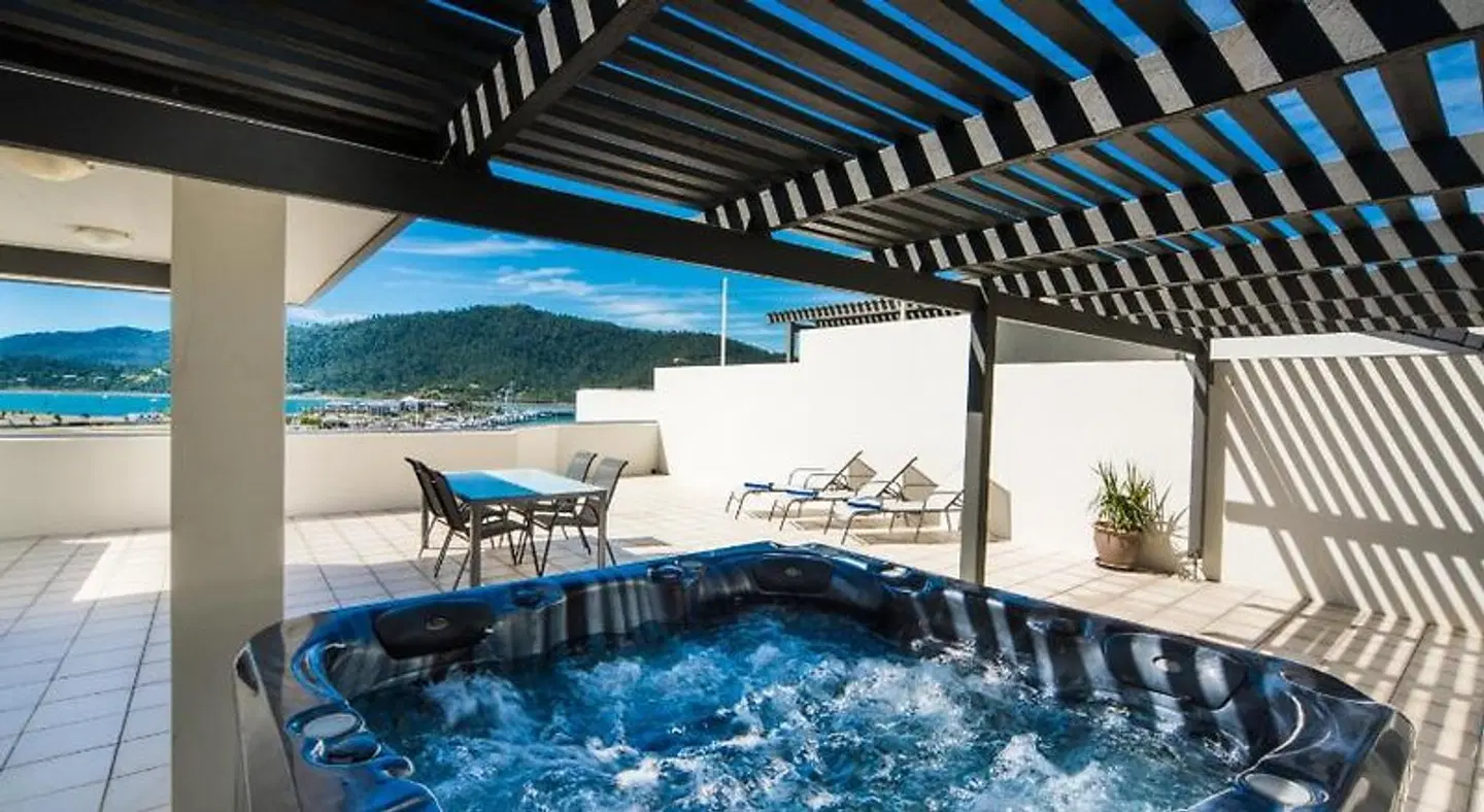 Portside Whitsunday Luxury Holiday Apartments Hallenbad