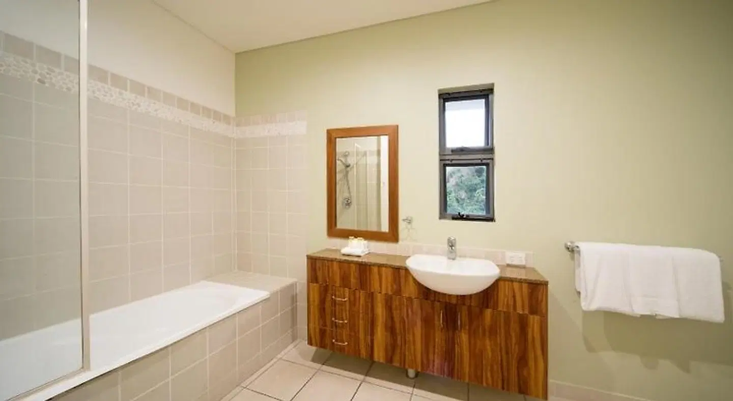 Portside Whitsunday Luxury Holiday Apartments Badezimmer