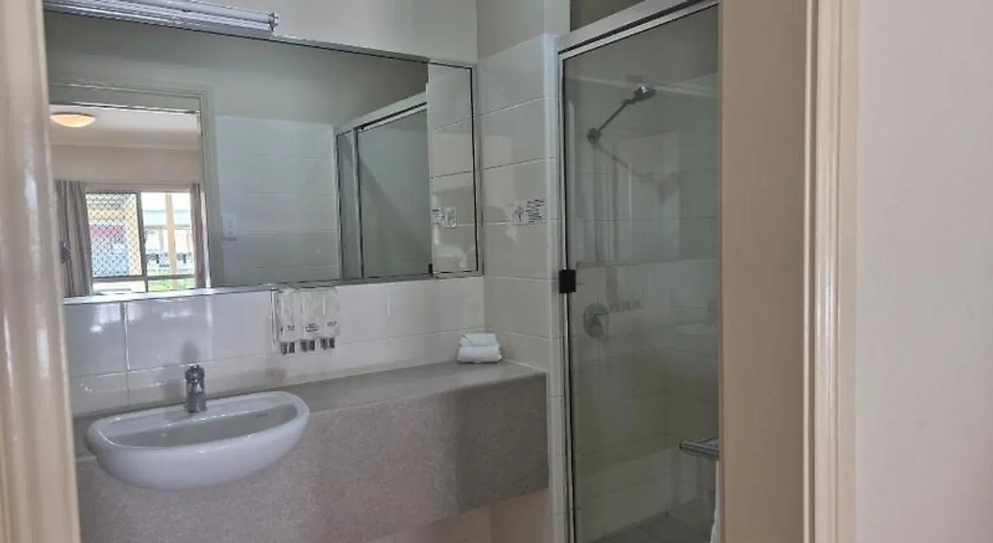 Pittsworth Motor Inn Badezimmer
