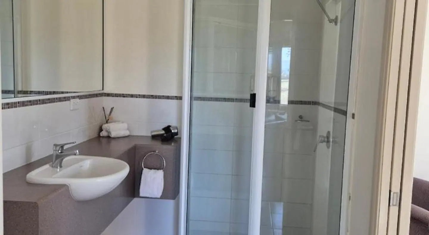Pittsworth Motor Inn Badezimmer