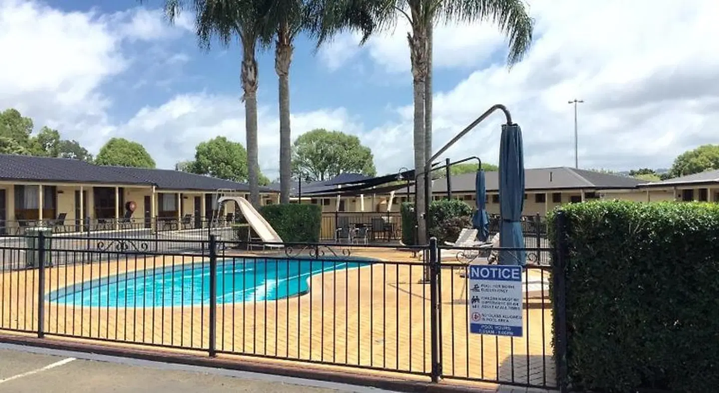 James Street Motor Inn OUTDOOR_POOL