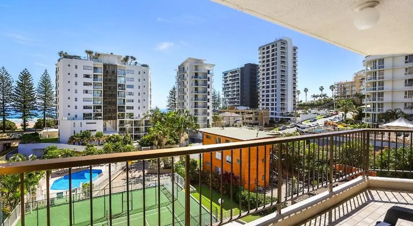 Rainbow Commodore Apartments Terrasse