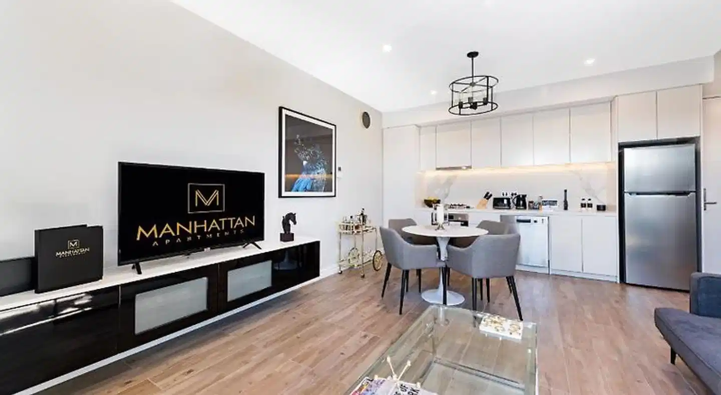 Manhattan Apartments - Glen iris Bar