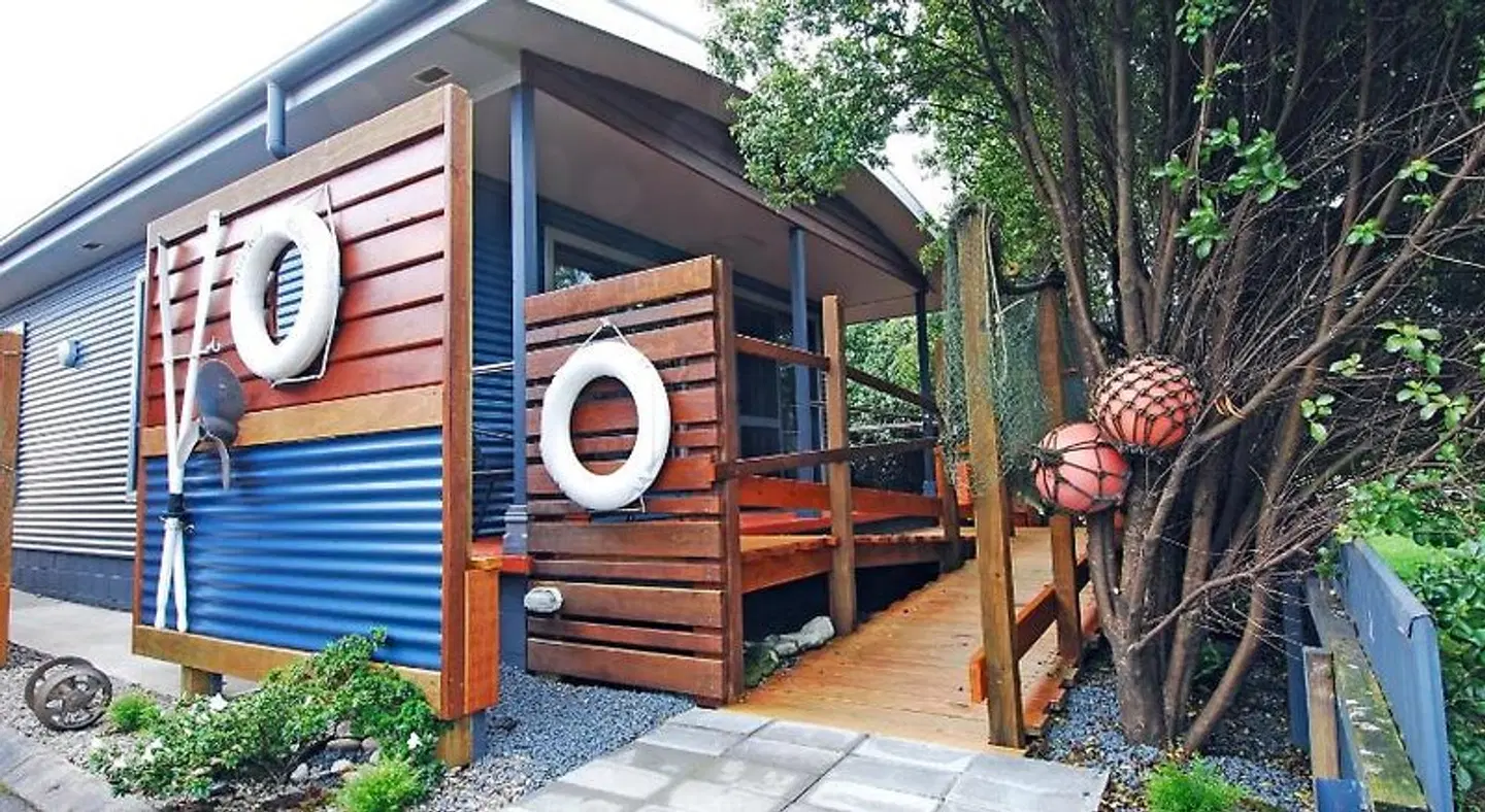 Strahan Bungalows EXTERIOR
