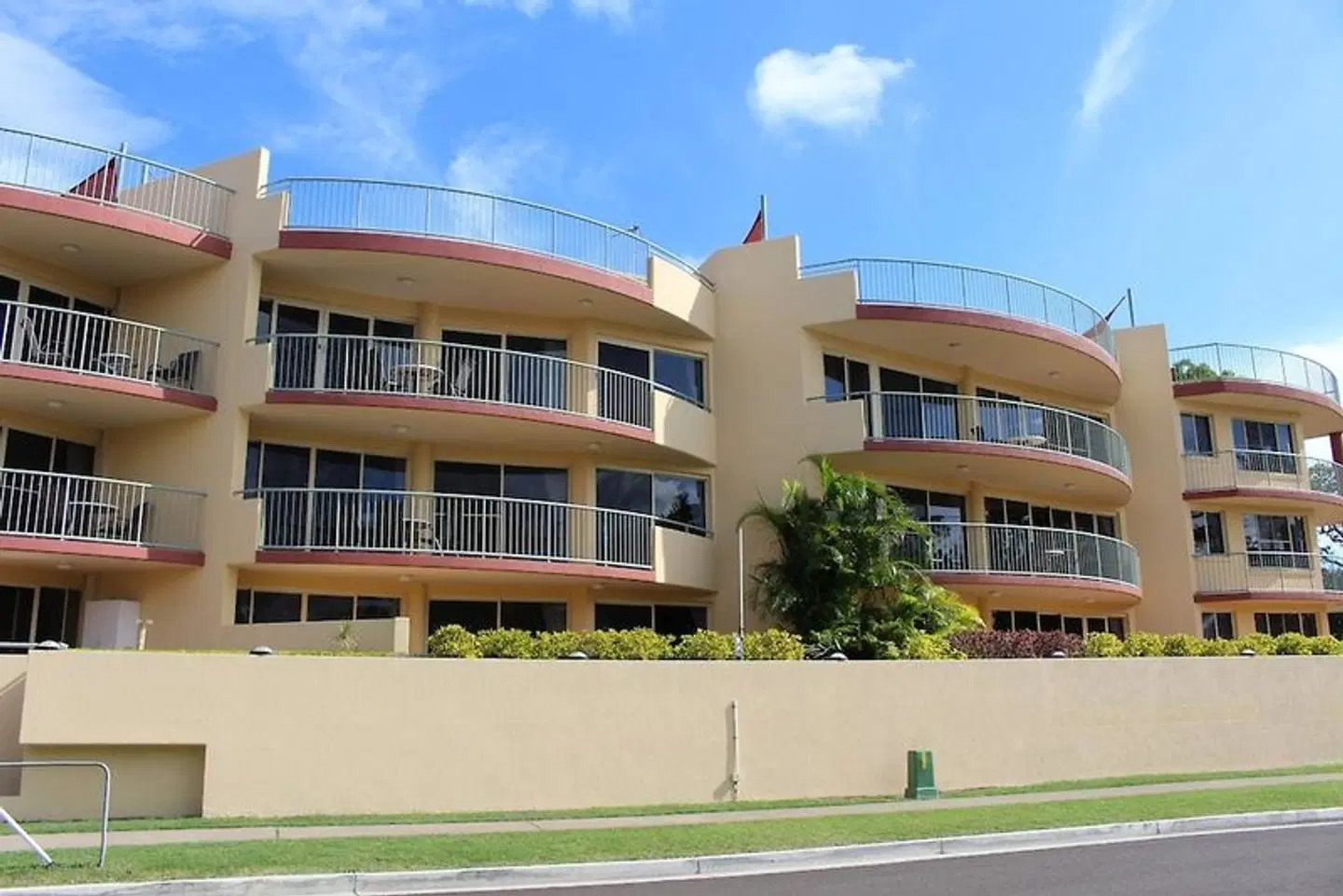 Alexander Beachfront Apartments EXTERIOR