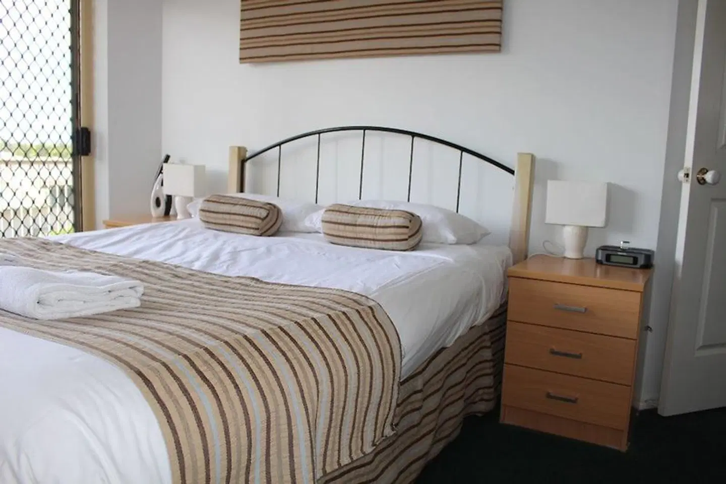 Alexander Beachfront Apartments ROOM_EXAMPLE