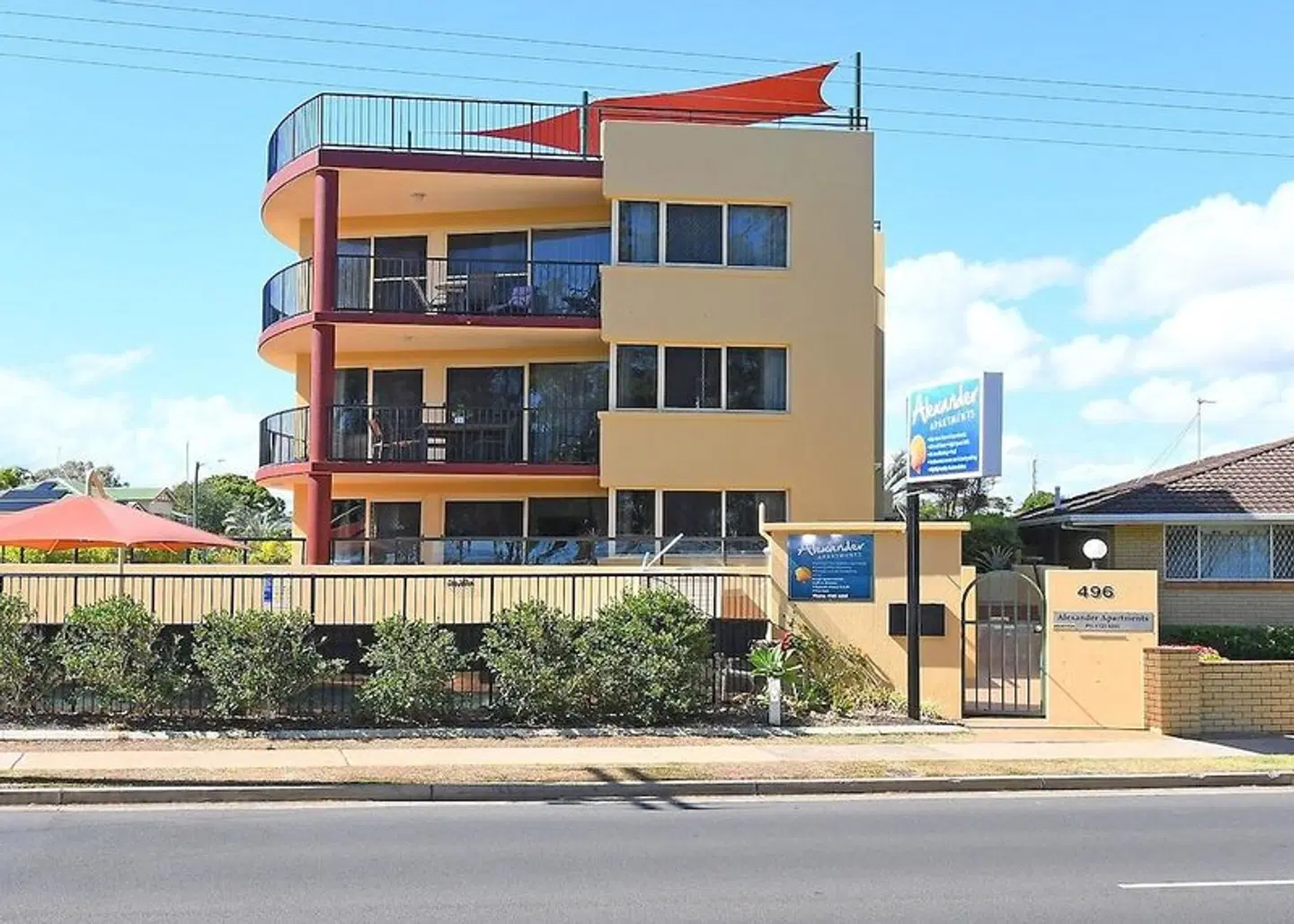 Alexander Beachfront Apartments EXTERIOR