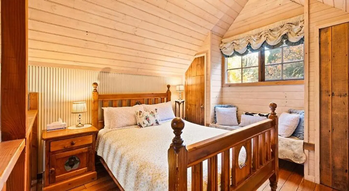 Arnica Views Summit Retreat ROOM_EXAMPLE