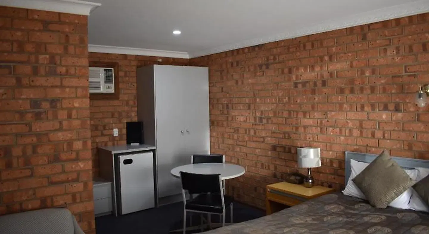 Roundhouse Motel ROOM_EXAMPLE