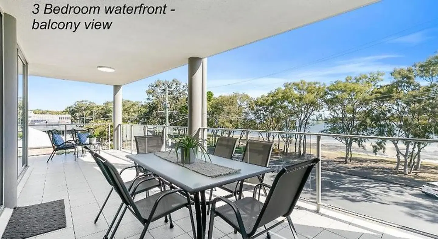On the Bay Apartments Terrasse