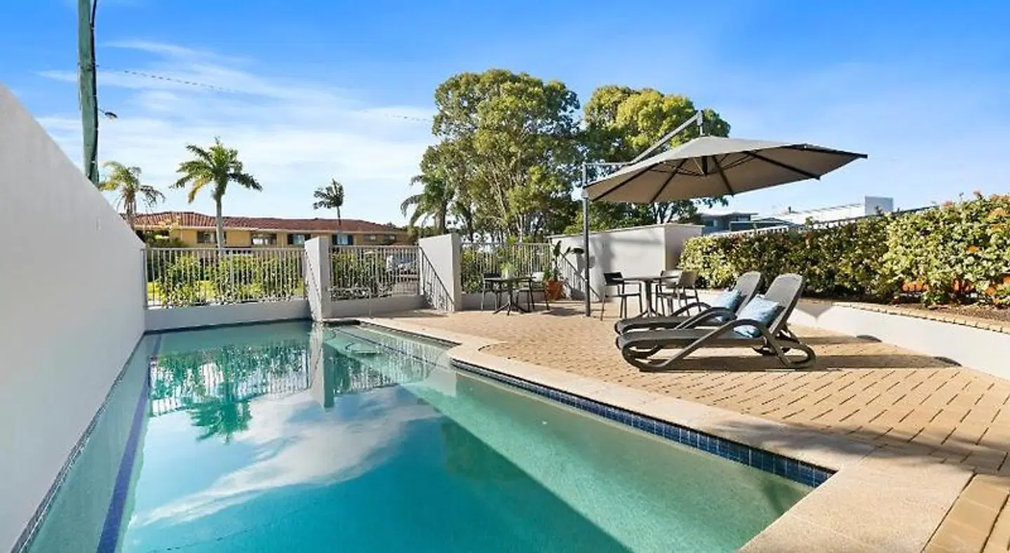 On the Bay Apartments OUTDOOR_POOL