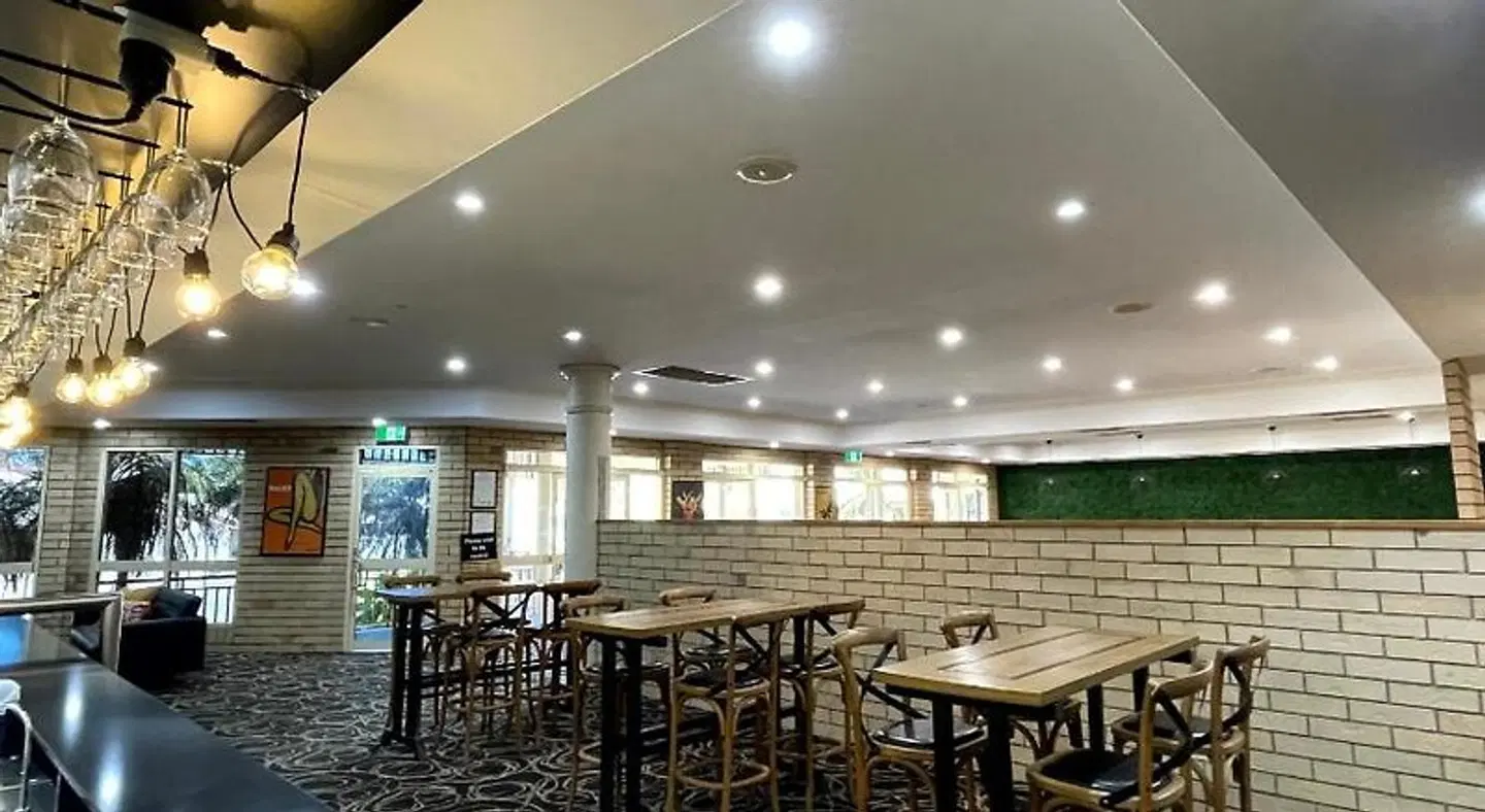 The Western Heritage Motor Inn Bar