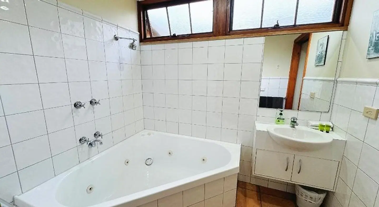 Halls Gap Log Cabins Badezimmer