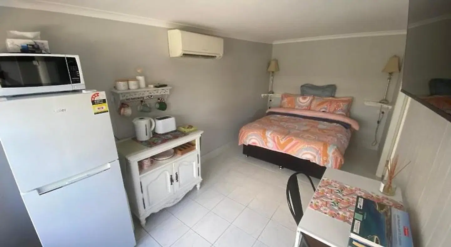 Churchill's B&B twin spa getaway Studio ROOM_EXAMPLE