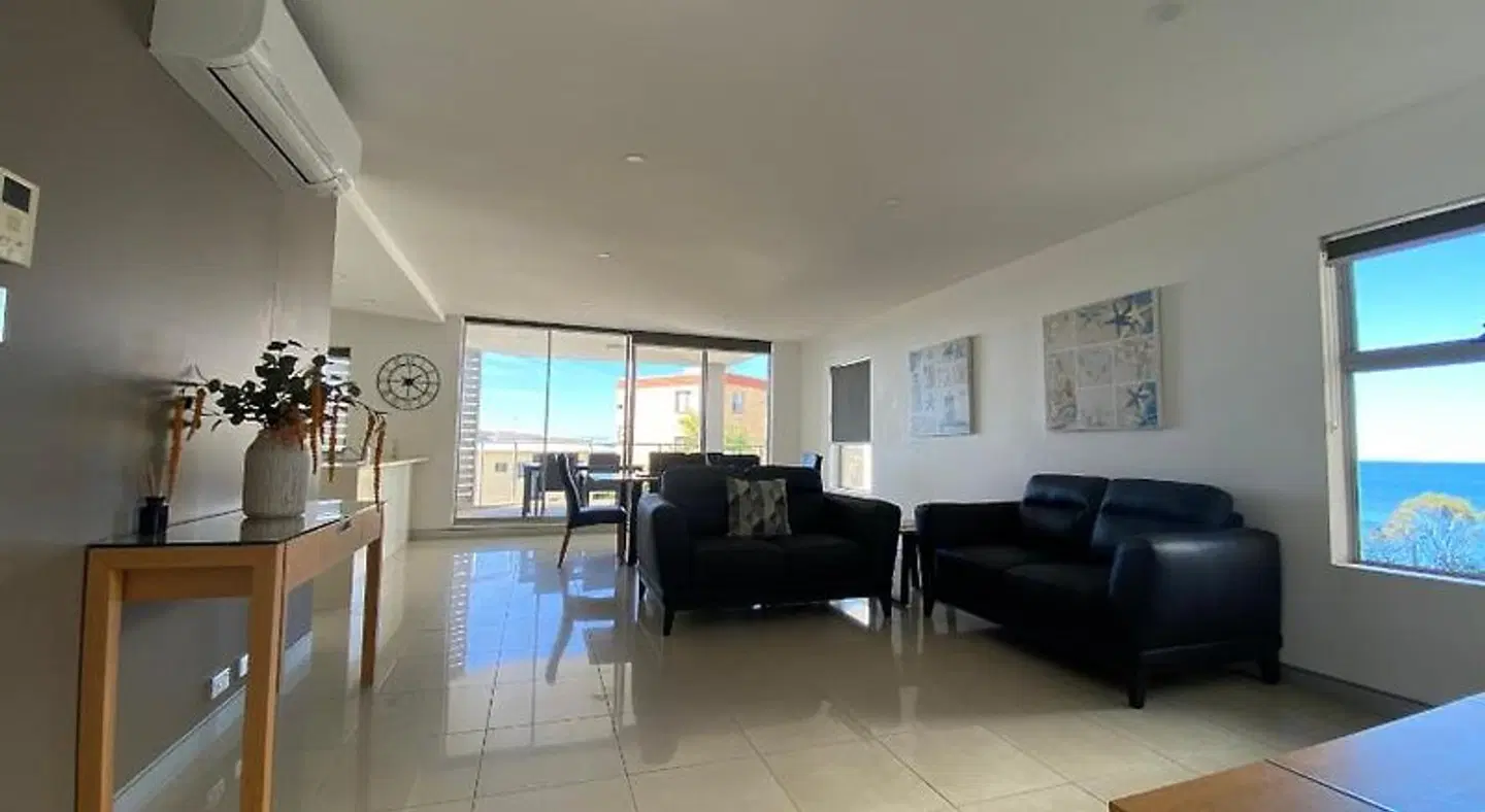 Redvue Luxury Apartments LOUNGE_LOBBY