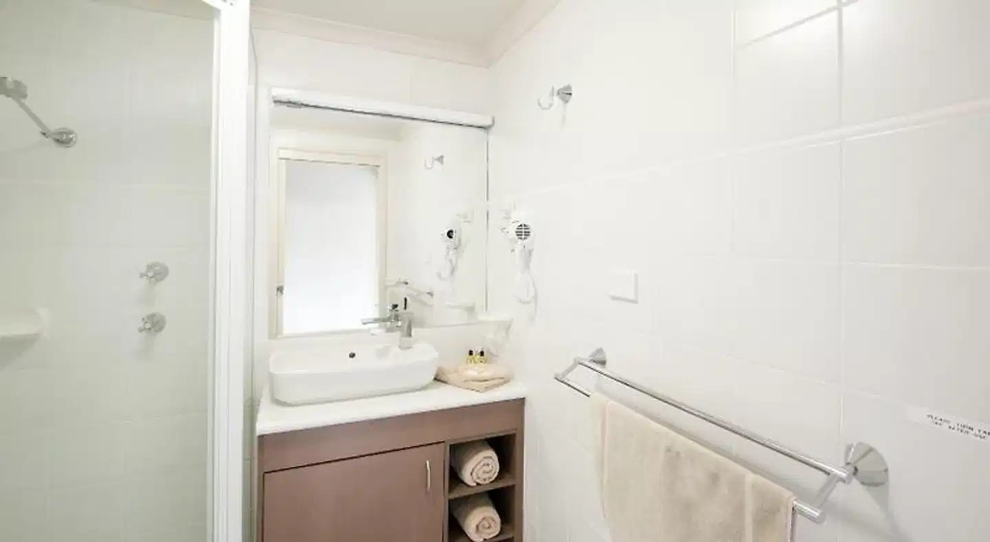Mollymook Cove Apartments Badezimmer