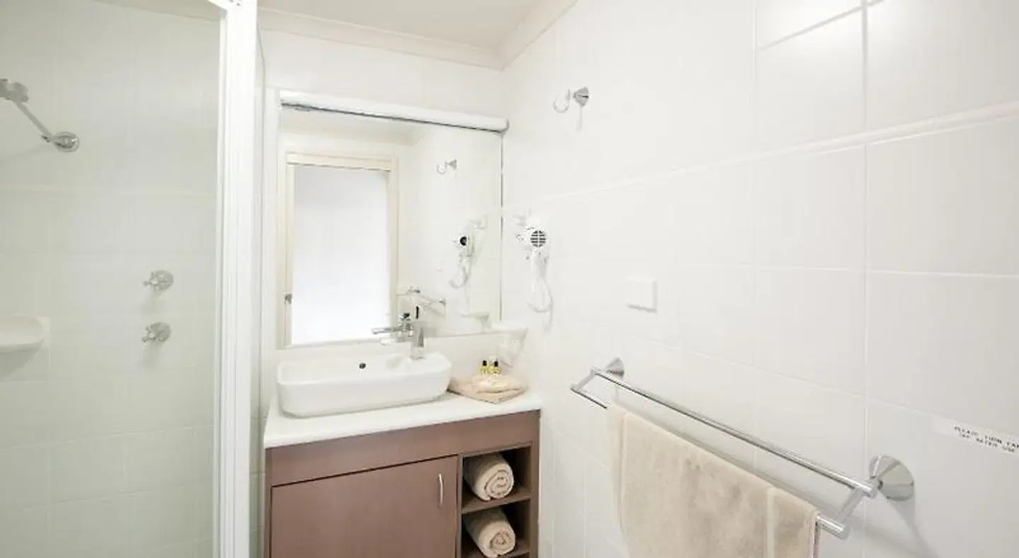 Mollymook Cove Apartments Badezimmer