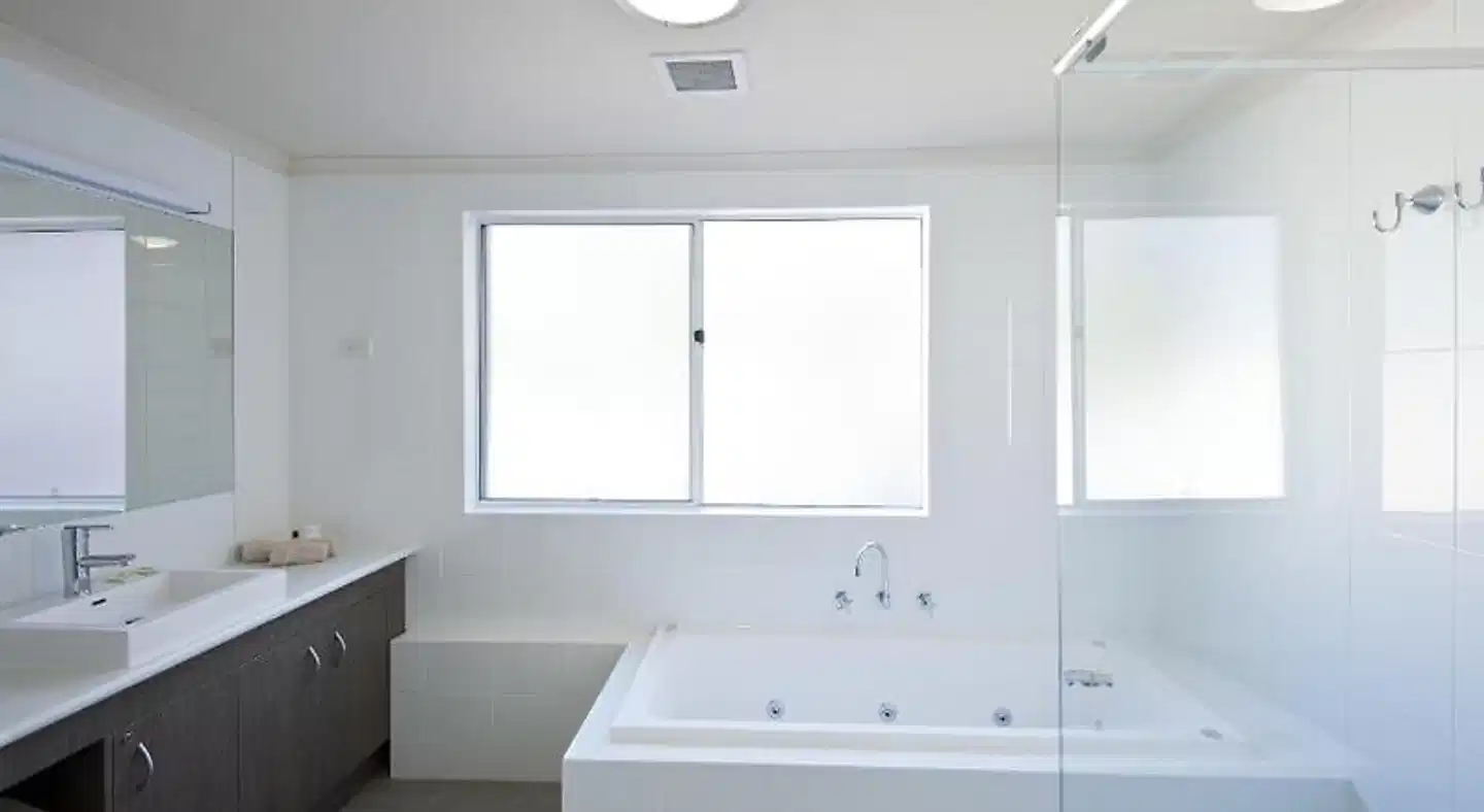 Mollymook Cove Apartments Badezimmer