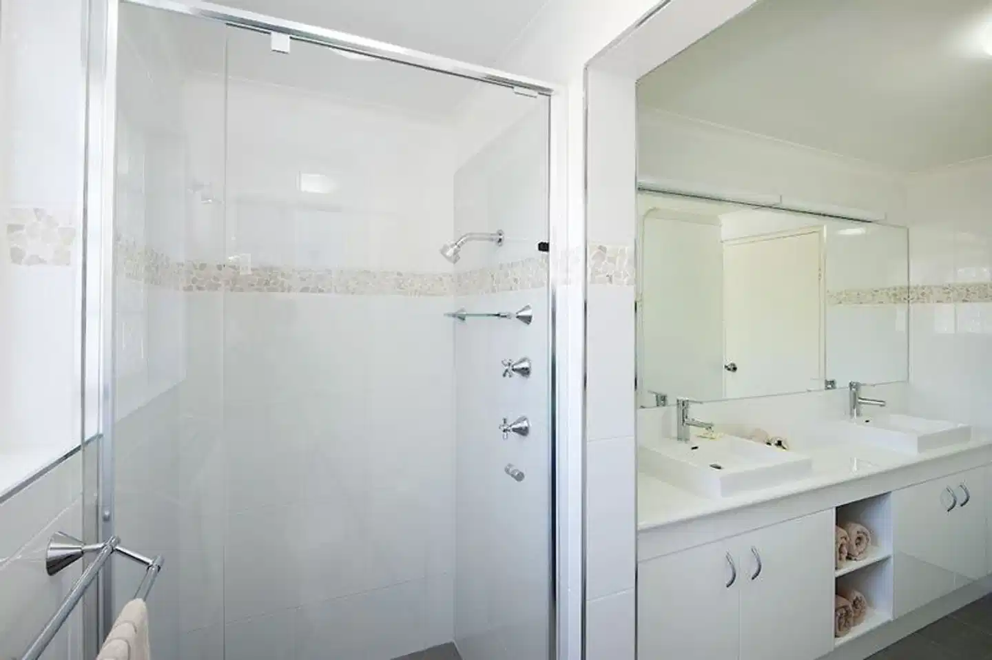 Mollymook Cove Apartments Badezimmer