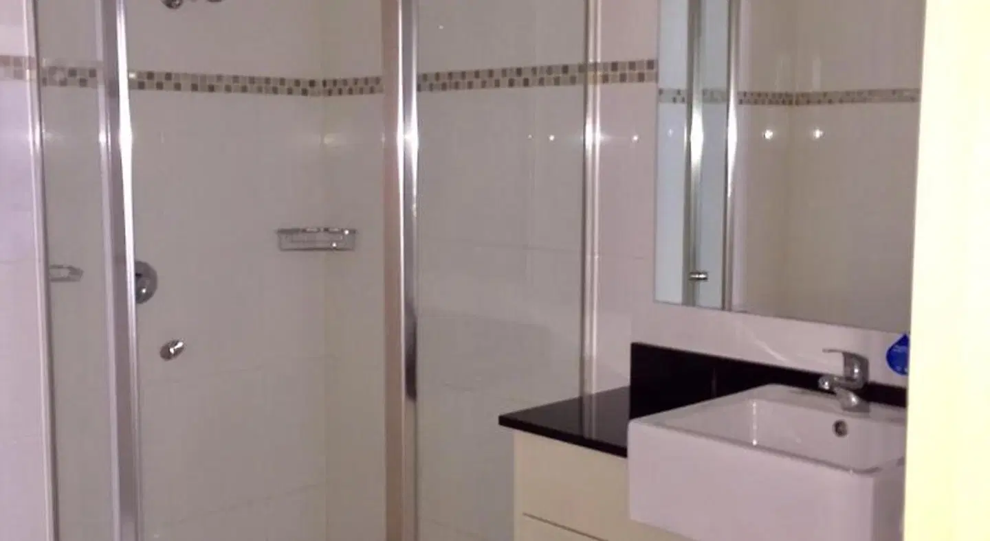 Solaire Apartments Badezimmer