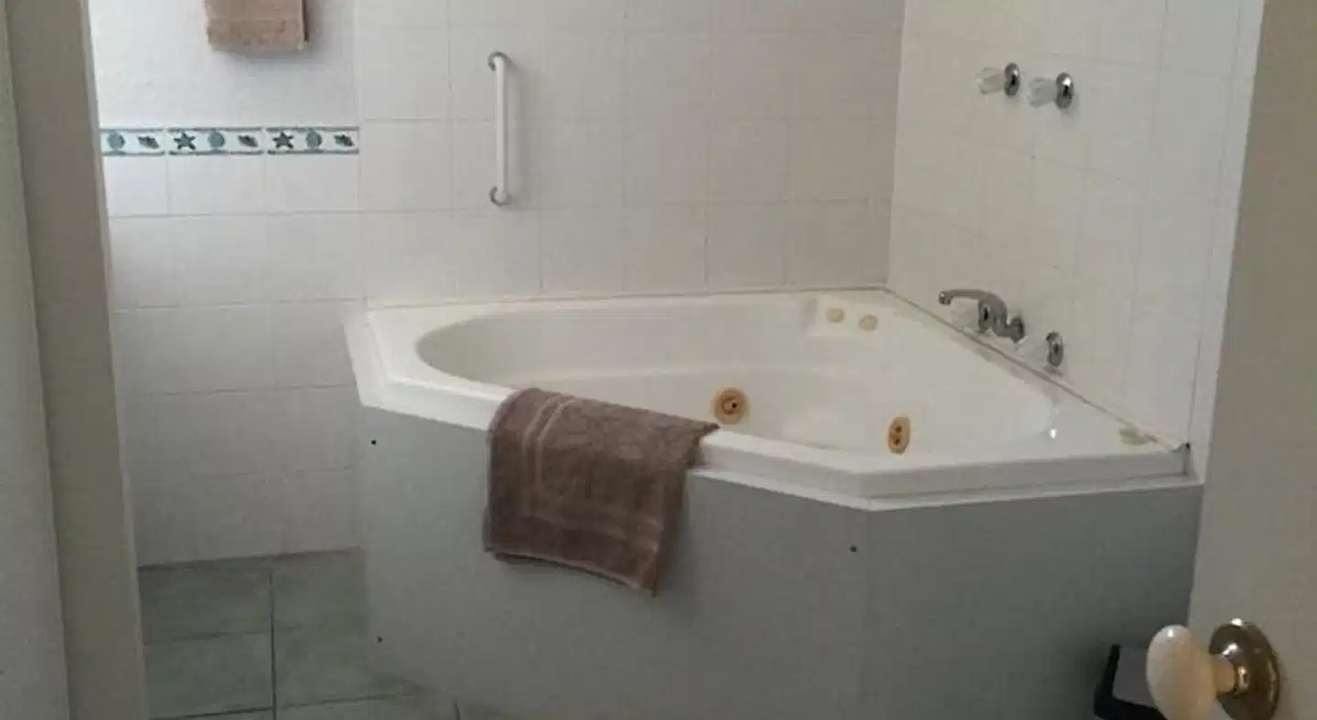 Merimbula Lake Apartments Badezimmer