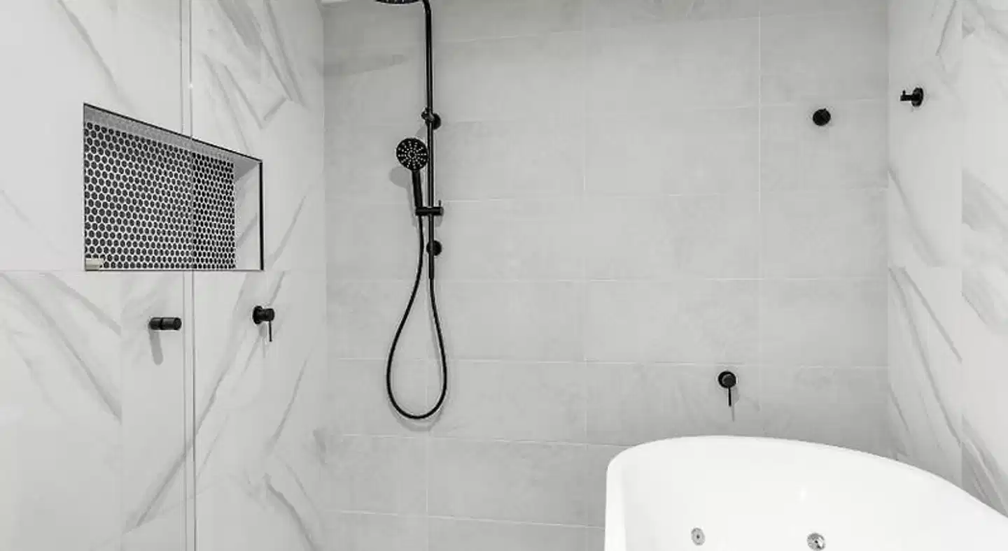 The Palms Apartments Badezimmer