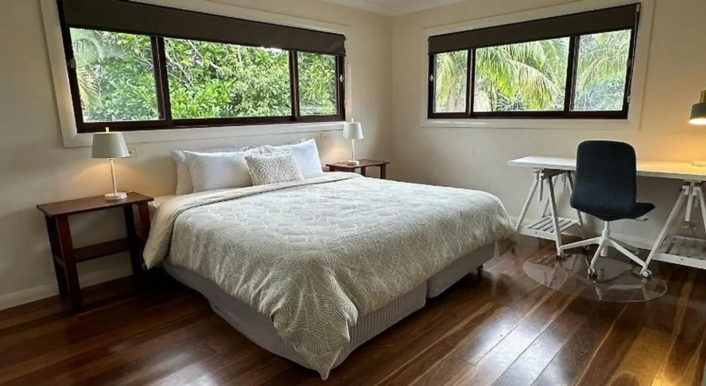 Away on Shirley Lane ROOM_EXAMPLE