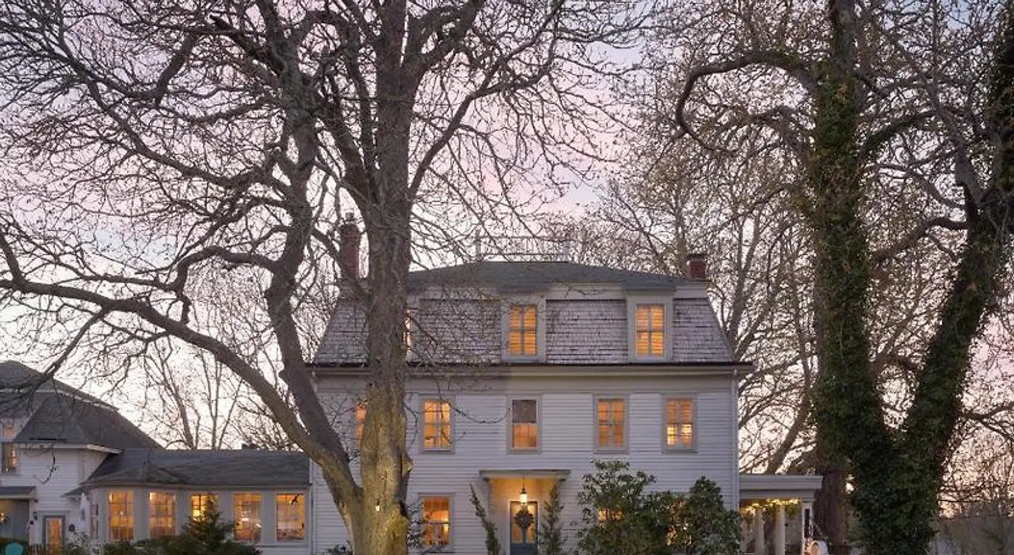 The Old Manse Inn EXTERIOR