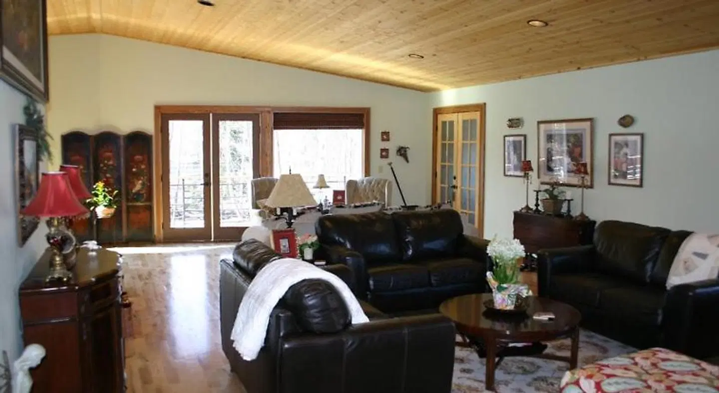 Maria's Creekside SPORTS_AND_LEISURE