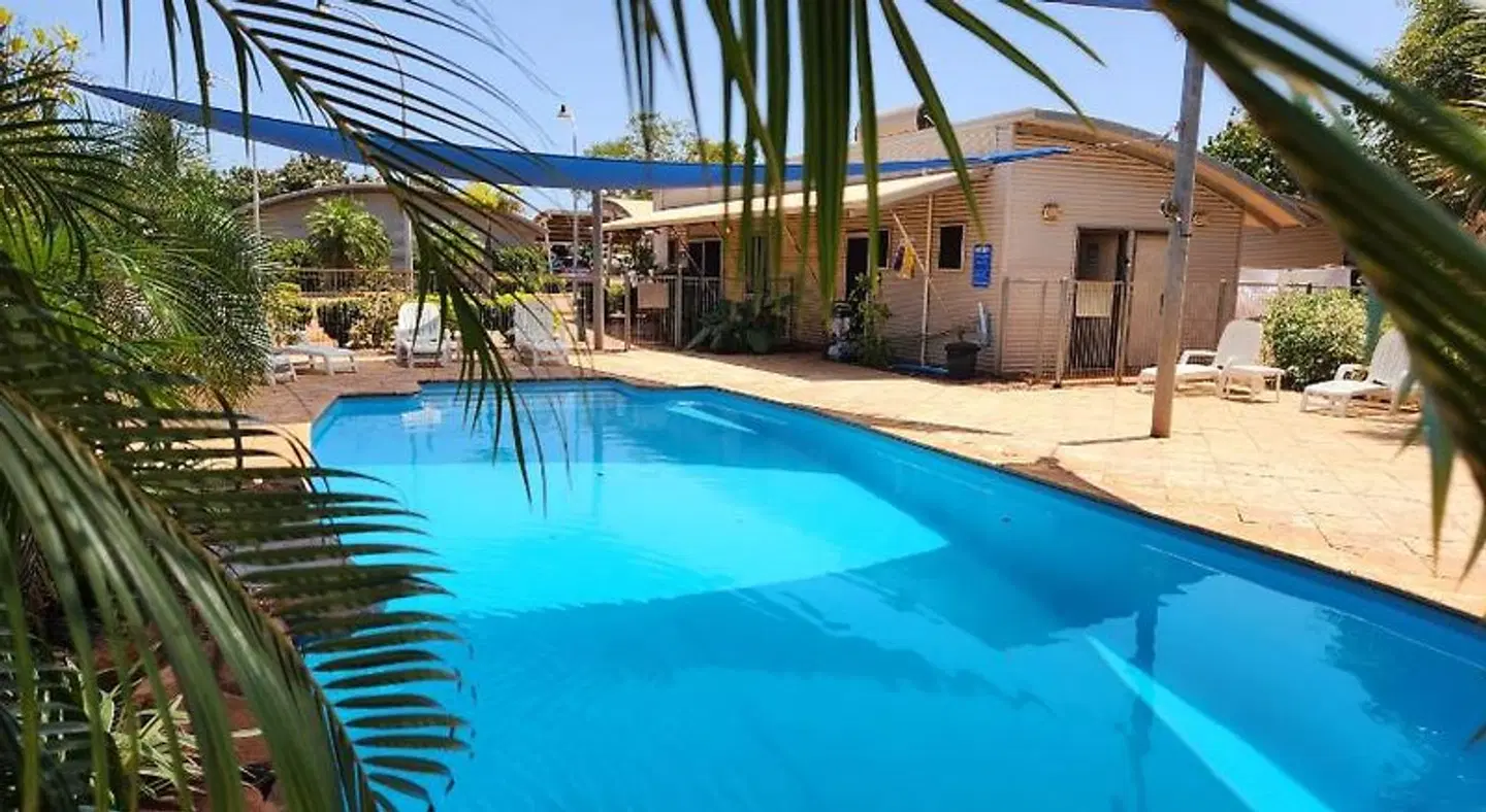 Samson Beach Chalets Hallenbad