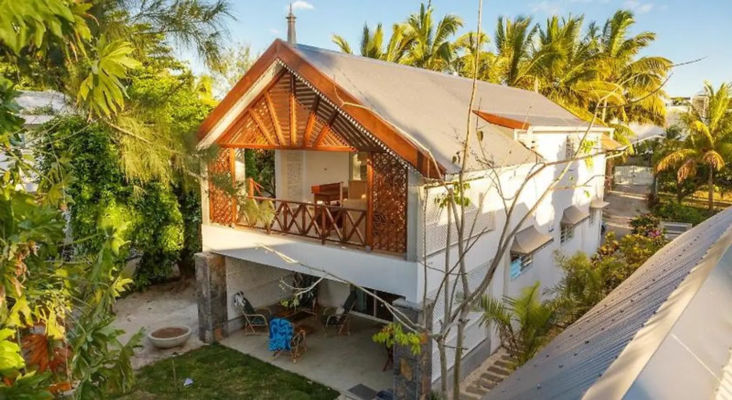Coconuts EXTERIOR