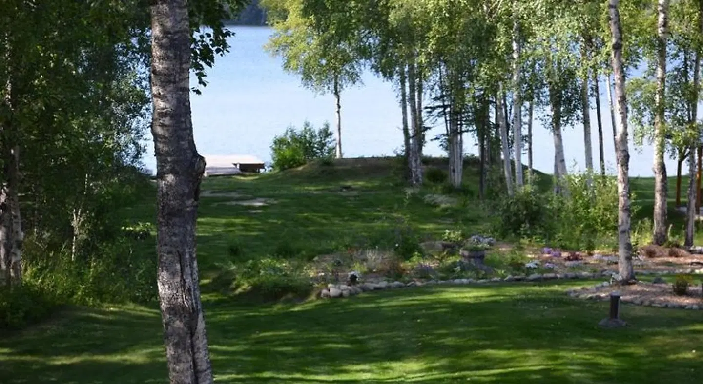 Alaska's Lake Lucille Bed & Breakfast Garten