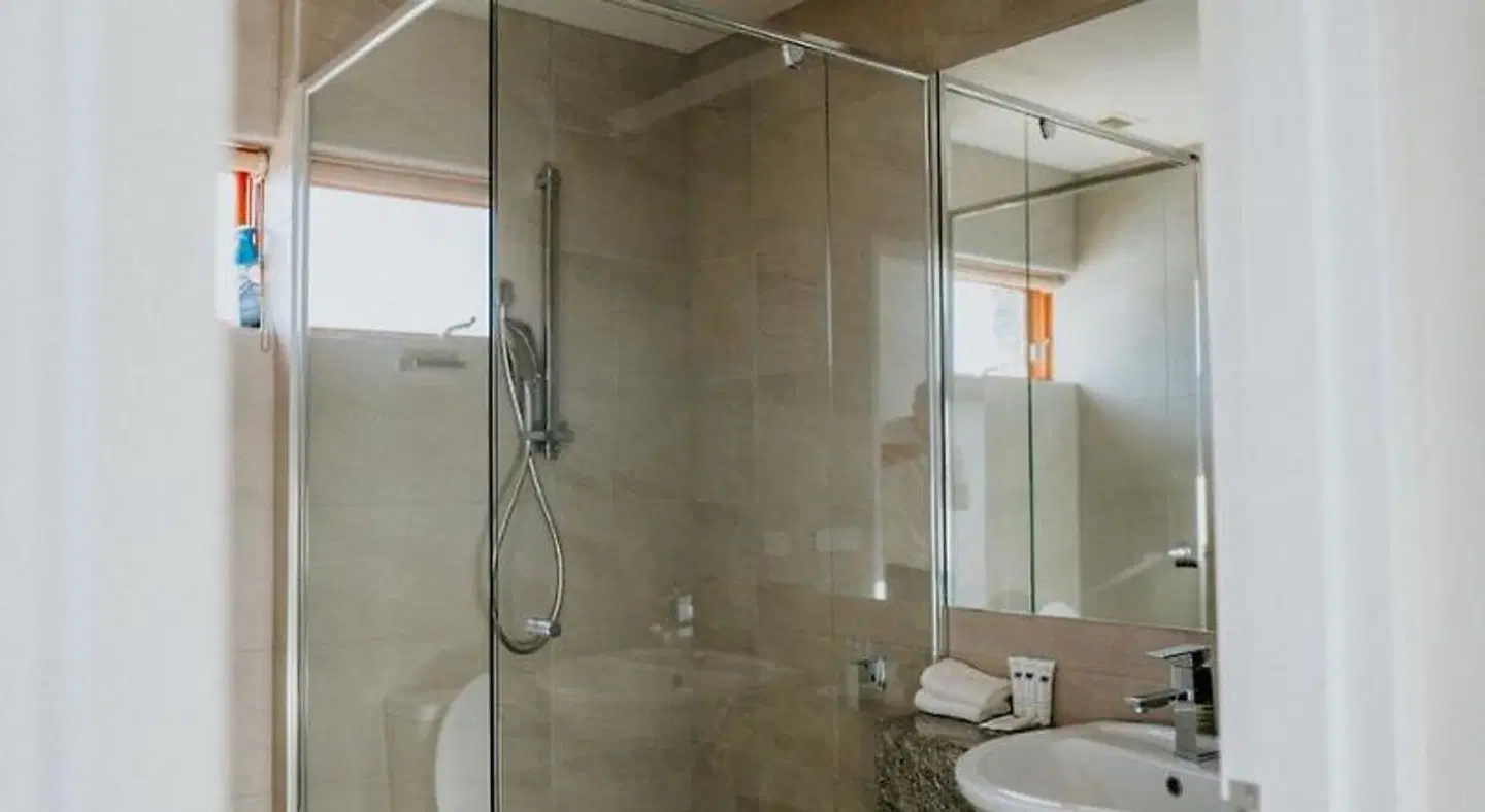 Alpine Woodsmoke Apartments Badezimmer