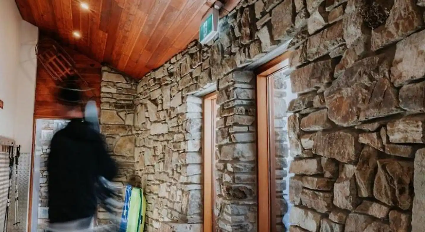 Alpine Woodsmoke Apartments Lobby