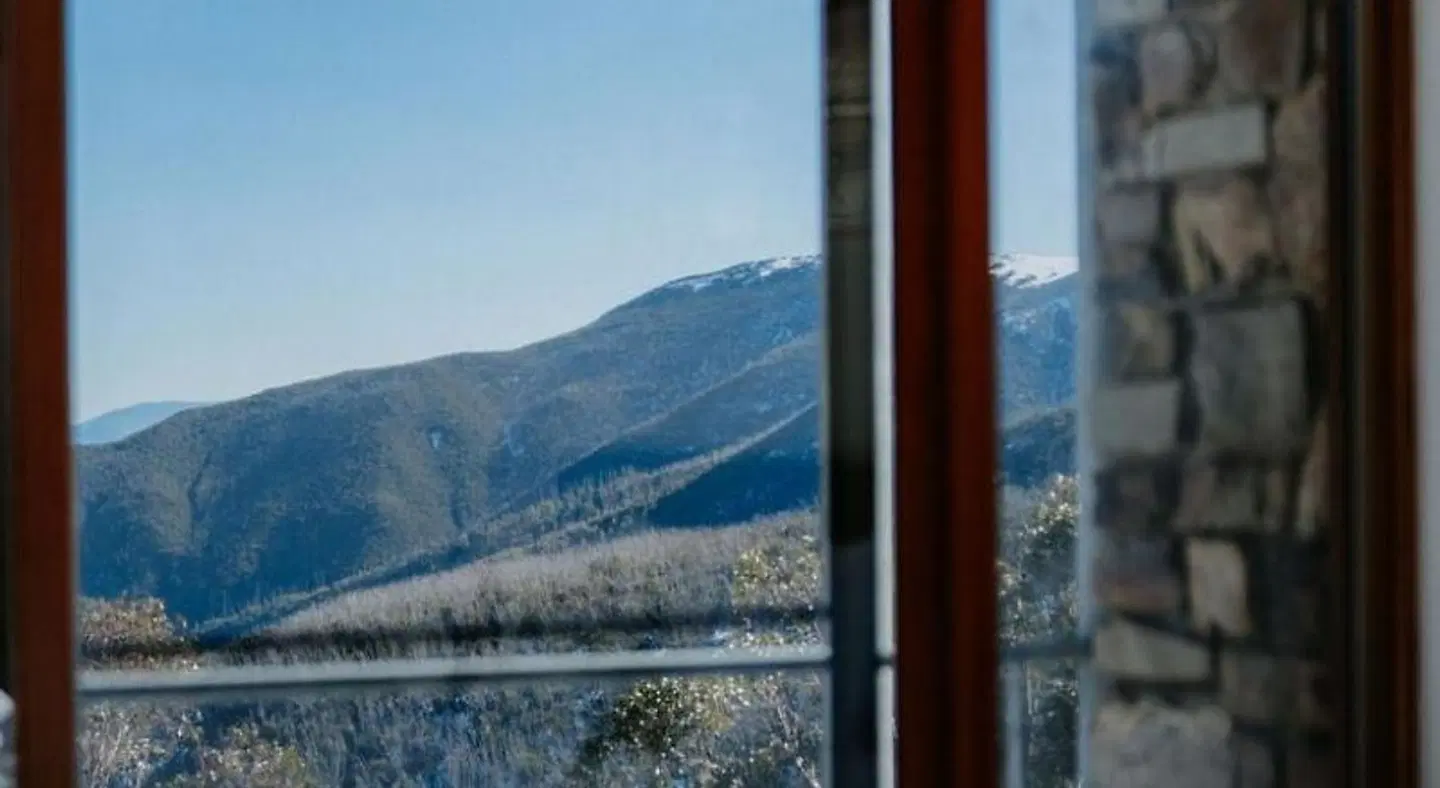 Alpine Woodsmoke Apartments EXTERIOR