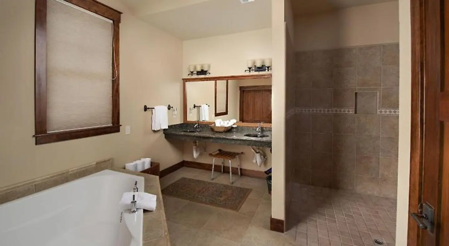FivePine Lodge Badezimmer
