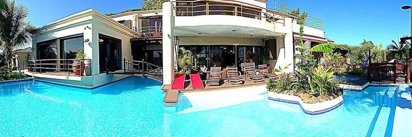 Le Gite du Bonheur OUTDOOR_POOL