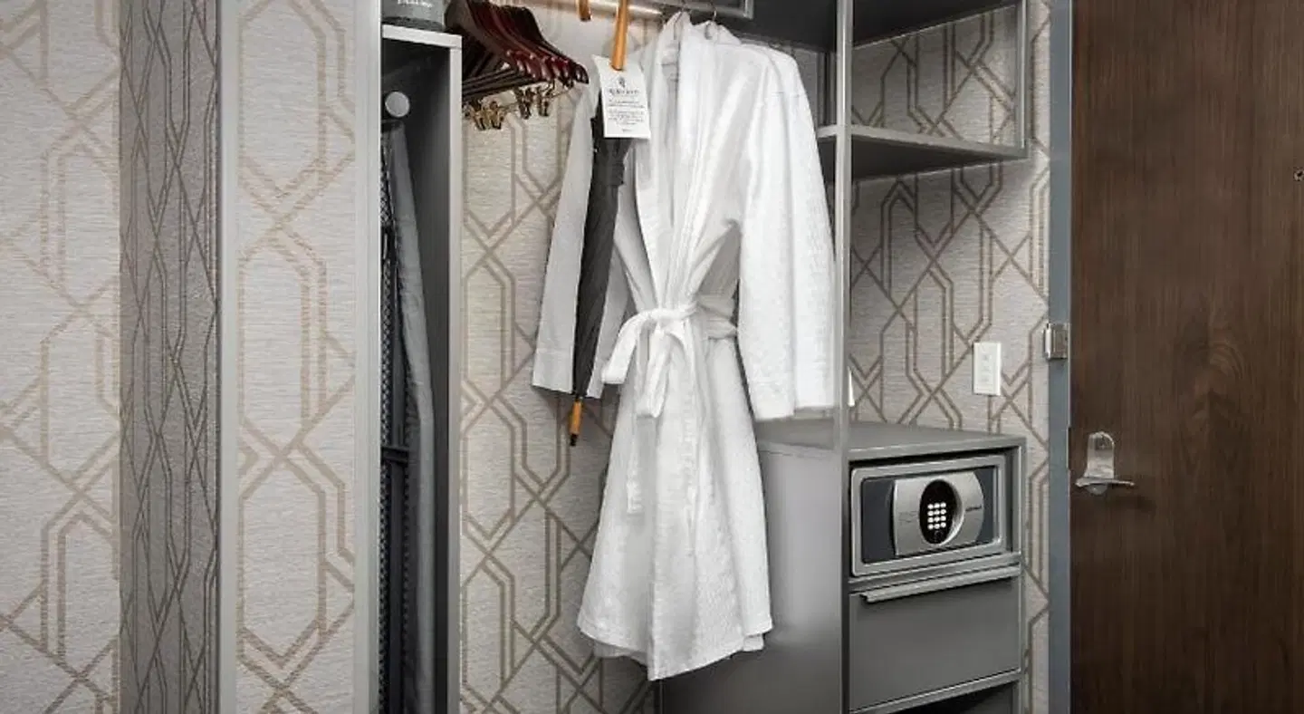 Silver Cloud Hotel Tacoma at Point Ruston Waterfront Wellness