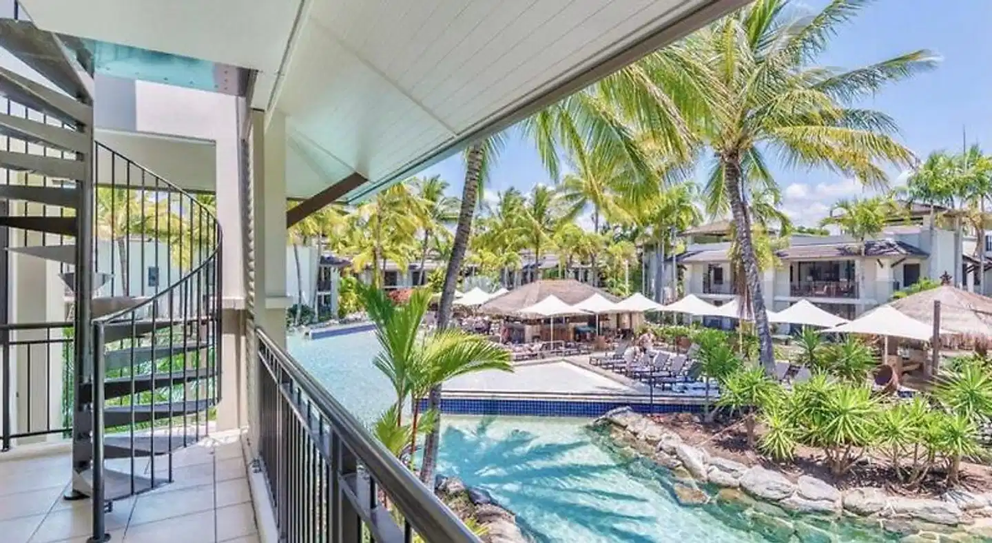 5 Star Port Douglas Private Apartments At The Sea Temple Resort & Spa Hallenbad