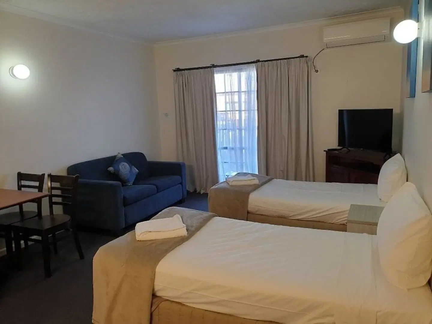 Shakespeare International Motel ROOM_EXAMPLE