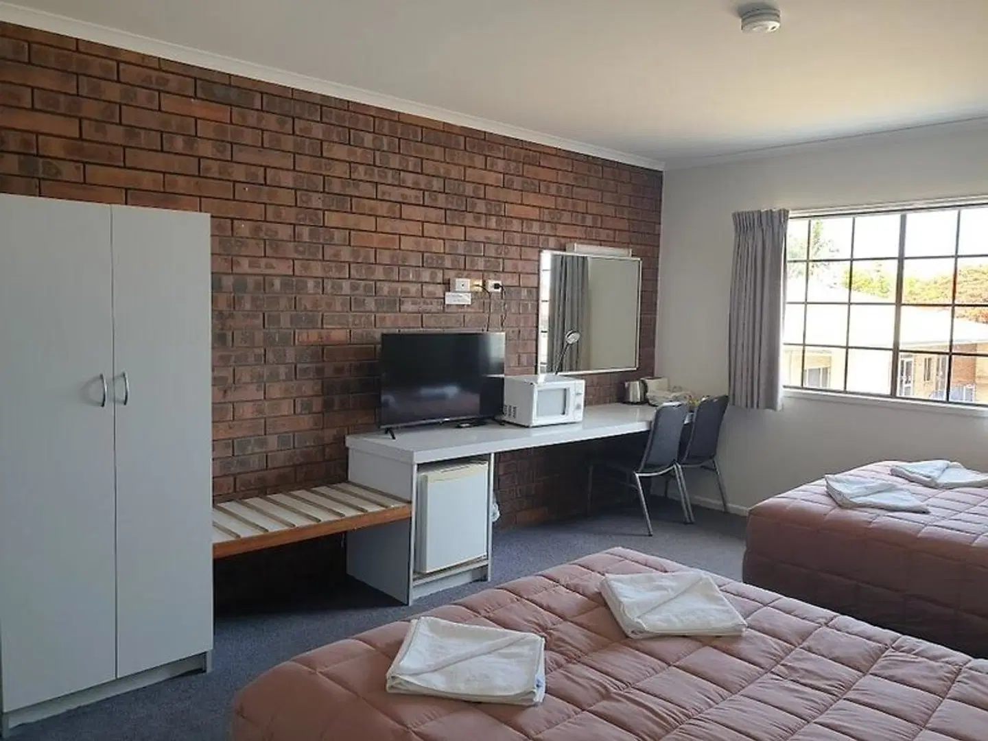Shakespeare International Motel ROOM_EXAMPLE
