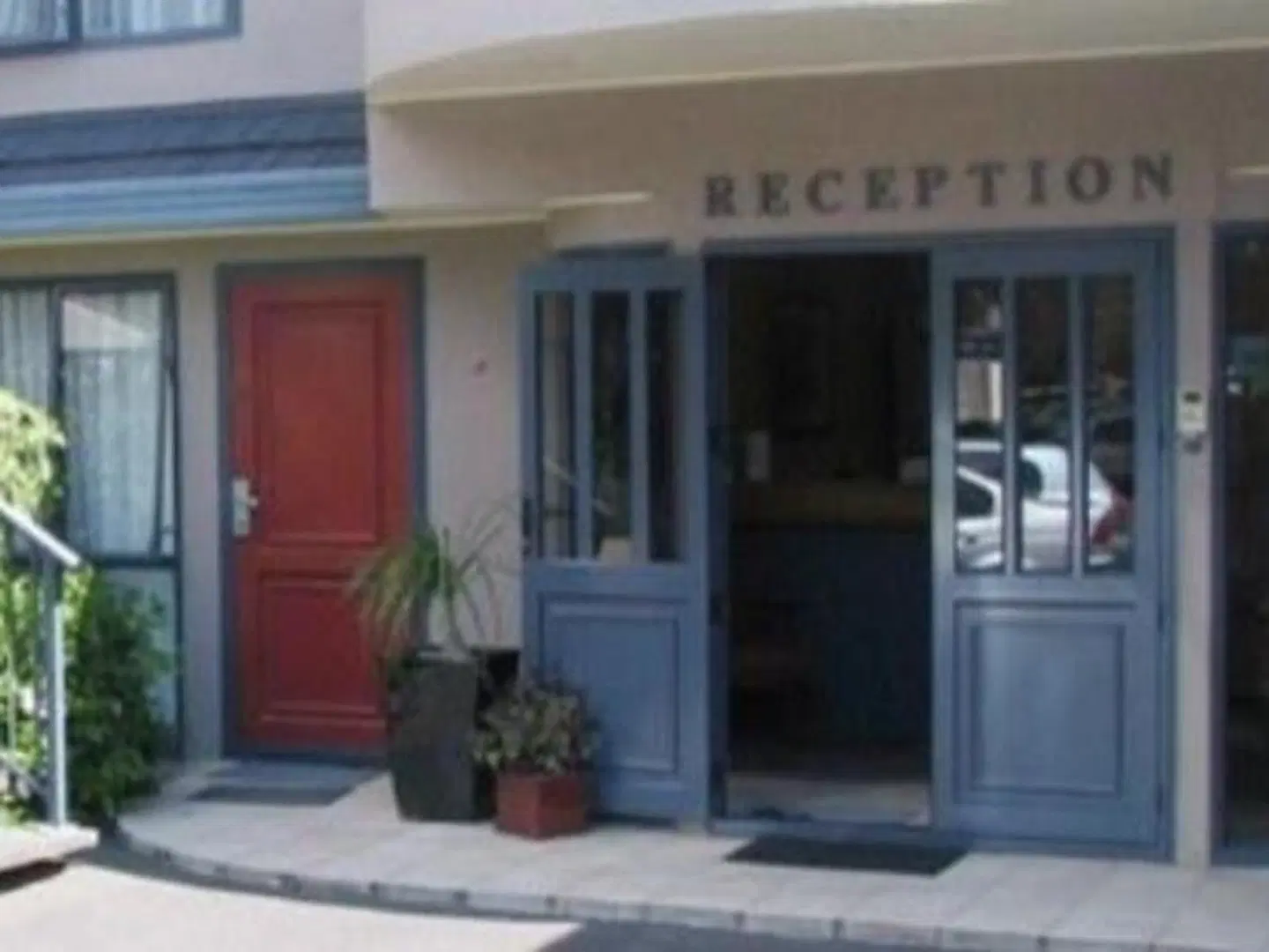 Cornwall Park Motor Inn EXTERIOR