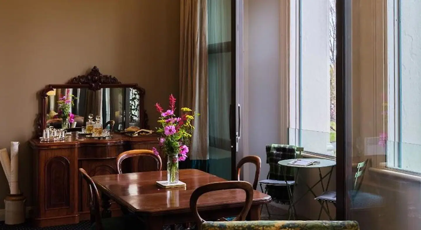 Bell Hill Apartments Bar