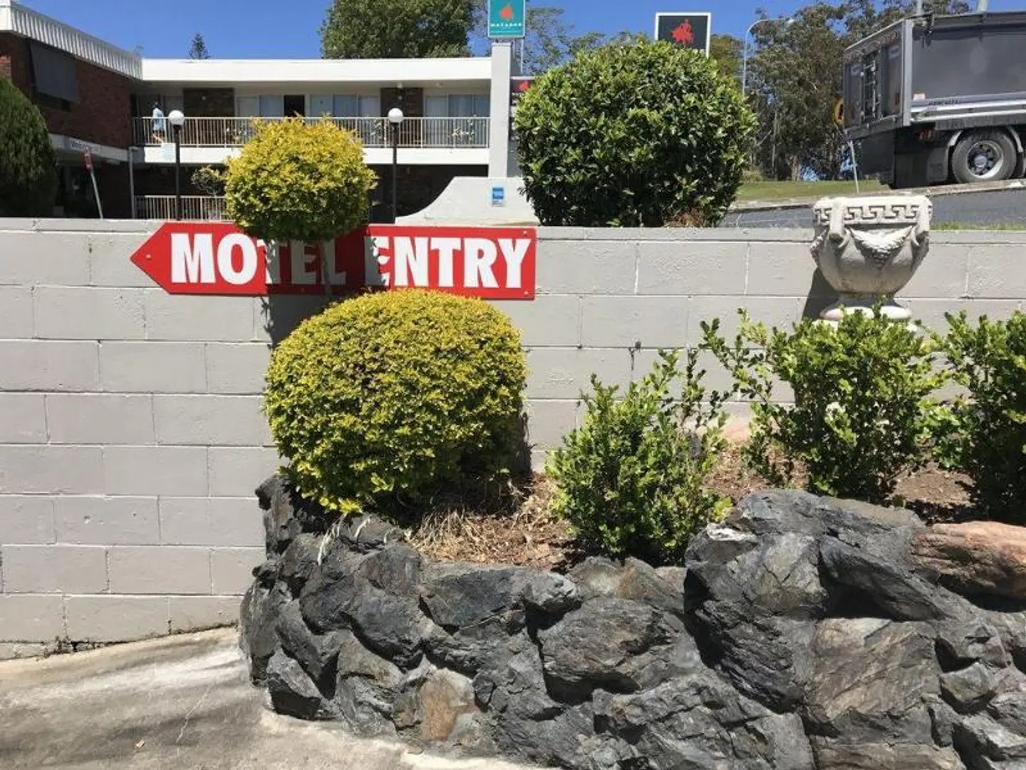 Bananatown Motel EXTERIOR