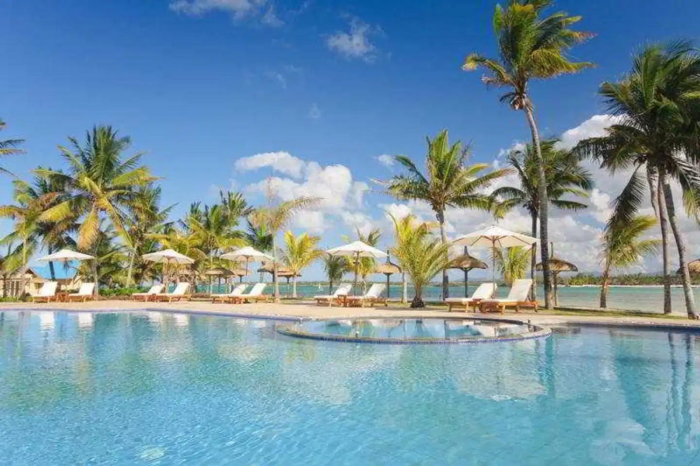 Jalsa Beach Hotel & Spa Pool