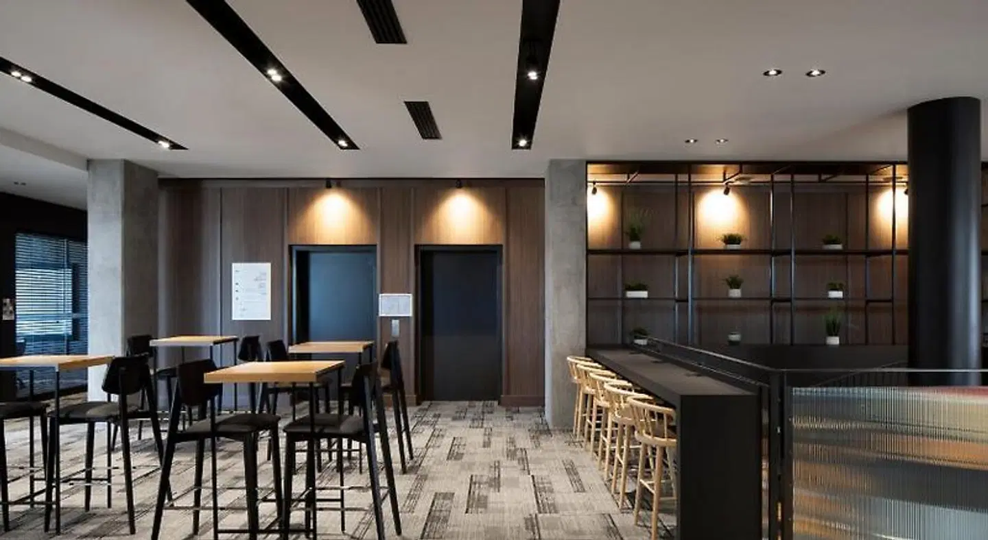Alt Hotel Calgary University District Bar