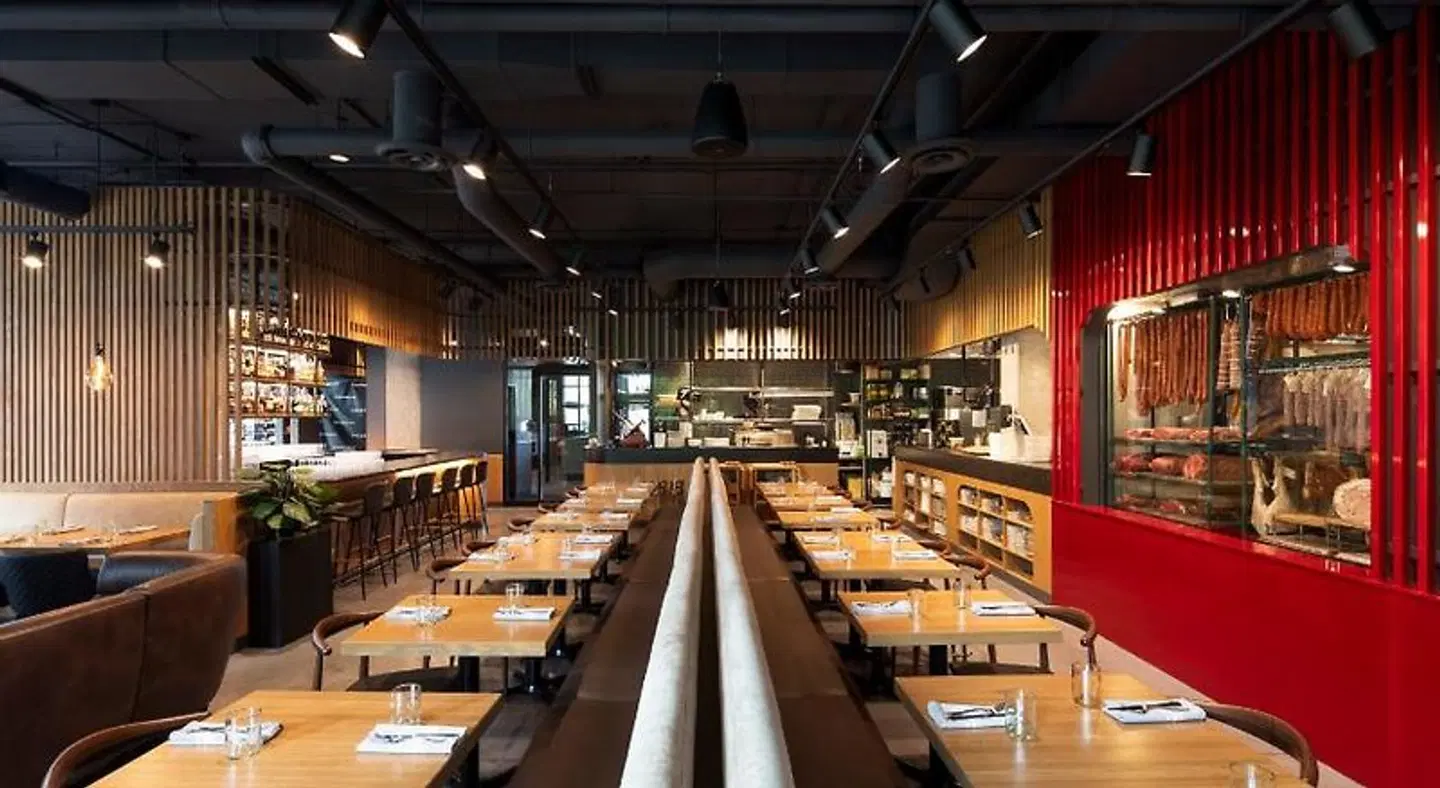 Alt Hotel Calgary University District Bar