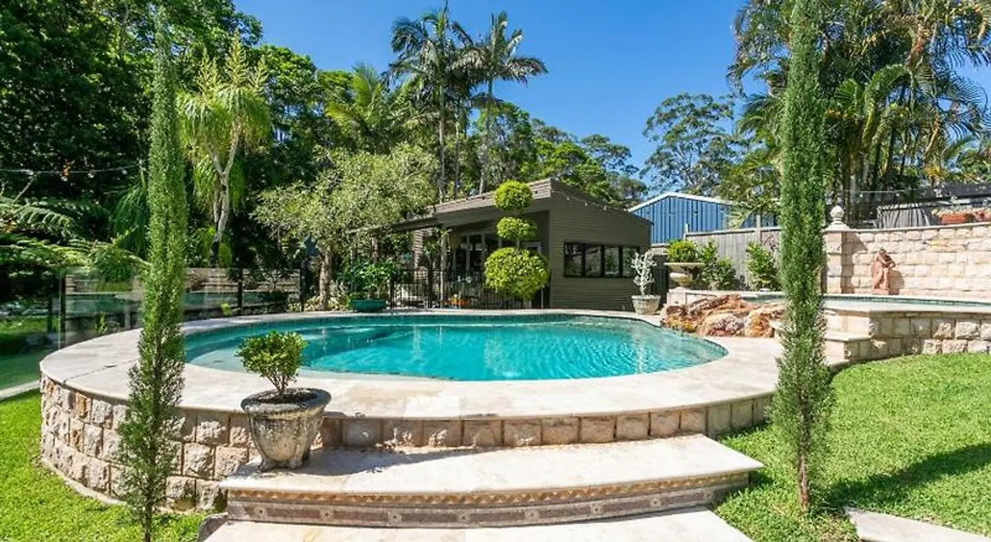 Noosa Valley Manor B&B OUTDOOR_POOL